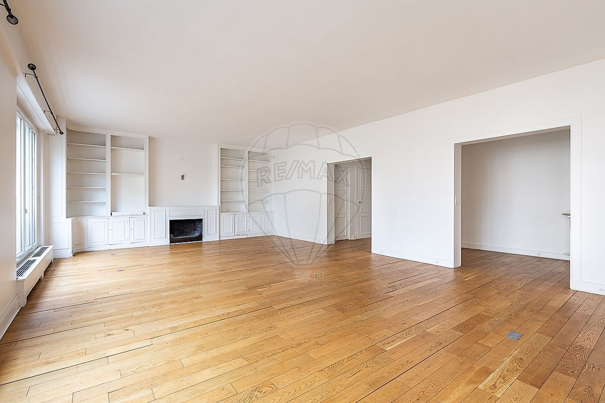 Квартира с 2 спальнями в Париж, Франция № 363224