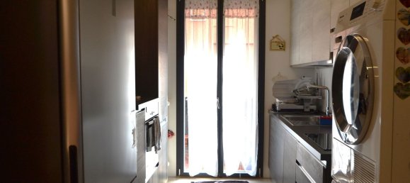 4 rooms Apartment in Parma, Italy No. 212019 8