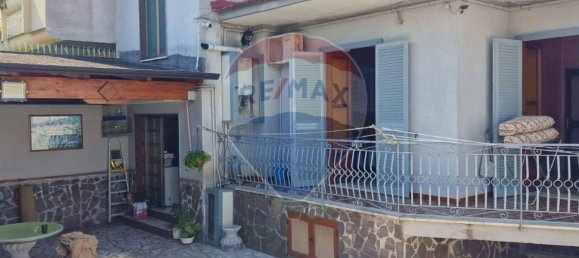 5 bedrooms House in Afragola, Italy No. 358199 3