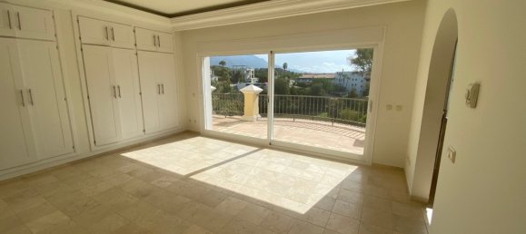 8 bedrooms Villa in Benahavis, Spain No. 5387 2