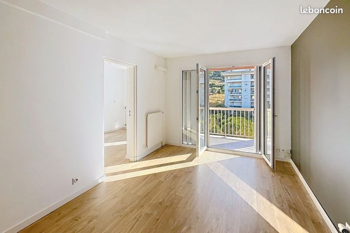 2-salle Appartement à Bastia, France No. 303116