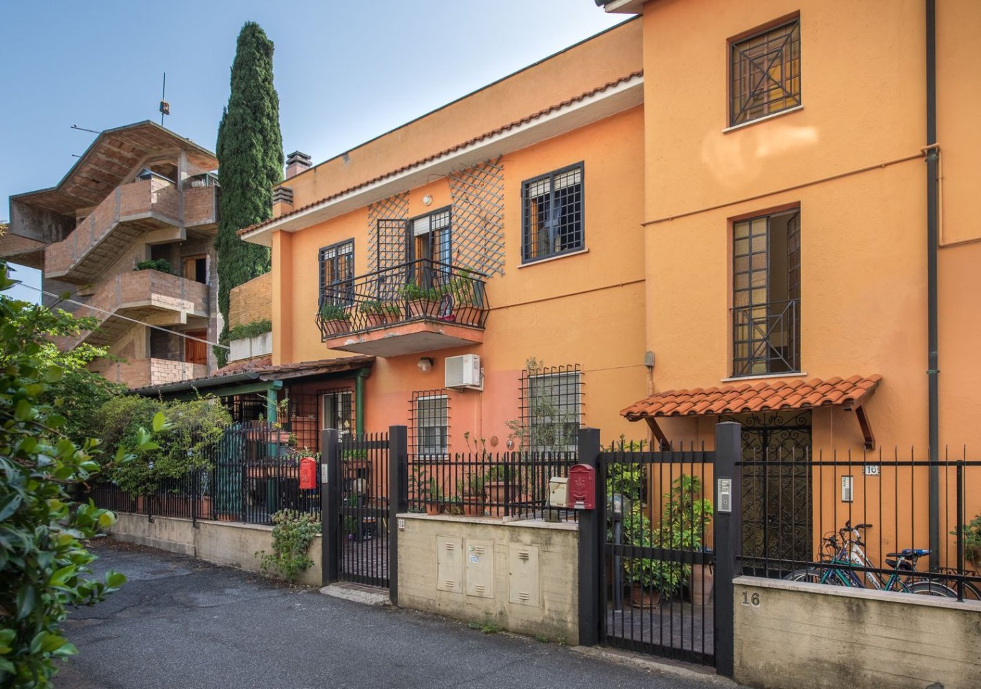 3غرفة شقة في Marino, Italy رقم 21346