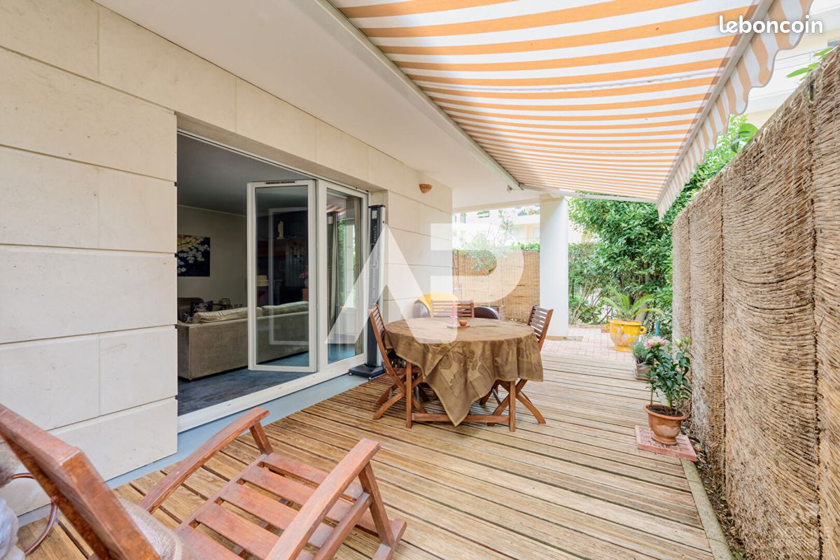 4 bedrooms Apartment in Rueil-Malmaison, France No. 133061