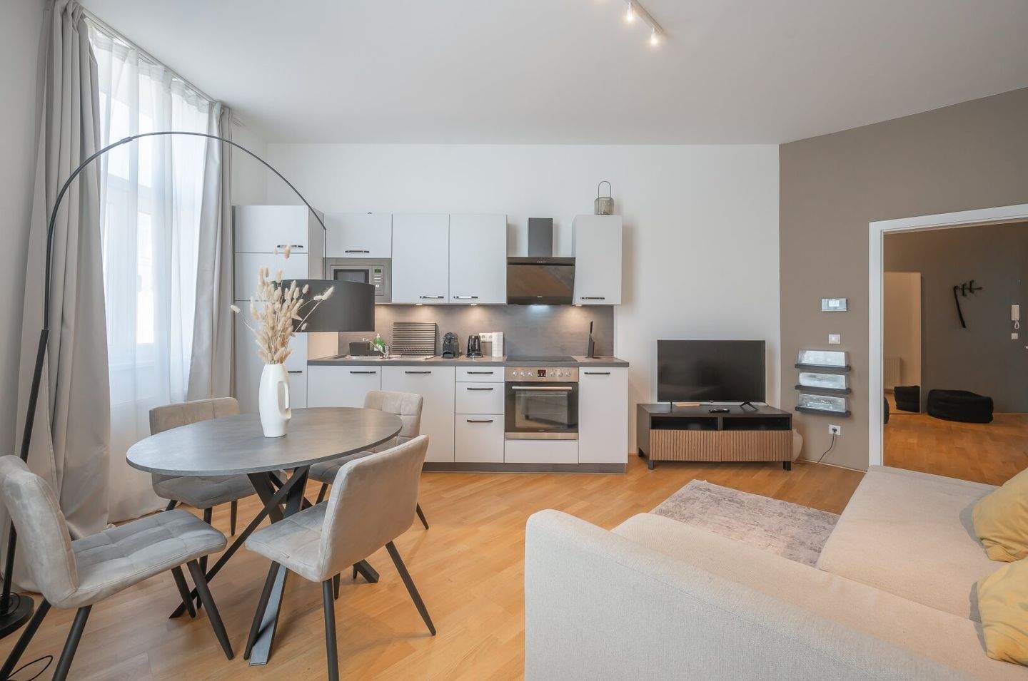 2 rooms Apartment in Meidling, Austria No. 2130