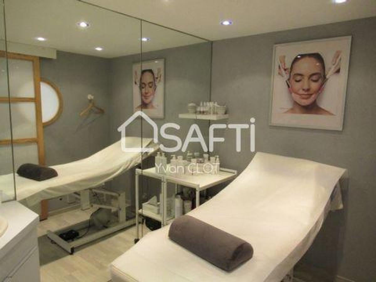 40m² Office in Grenoble, France No. 19498