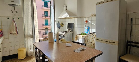 Квартира с 5 комнатами в Генуя, Италия № 120084 4