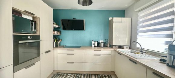 3 bedrooms House in Rhone, France No. 330982 5