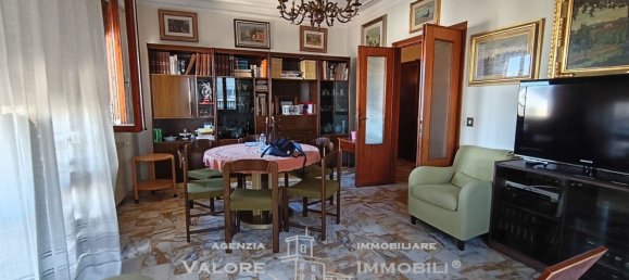 5 bedrooms Apartment in Livorno, Italy No. 317212 3