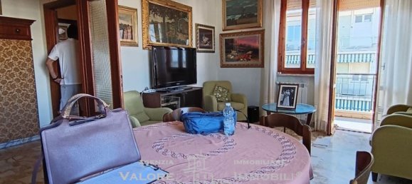 5 bedrooms Apartment in Livorno, Italy No. 317212 4