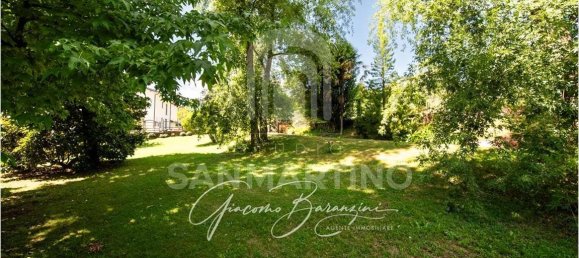 3 bedrooms Villa in Barasso, Italy No. 354848 10