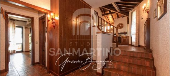 3 bedrooms Villa in Barasso, Italy No. 354848 6