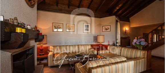 3 bedrooms Villa in Barasso, Italy No. 354848 12