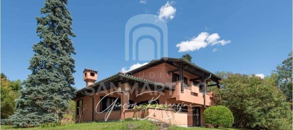 3 bedrooms Villa in Barasso, Italy No. 354848 7