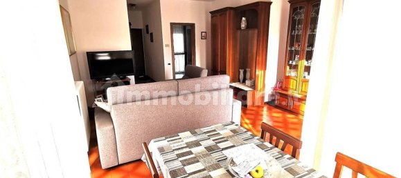 2 bedrooms Apartment in Veniano, Italy No. 323449 4