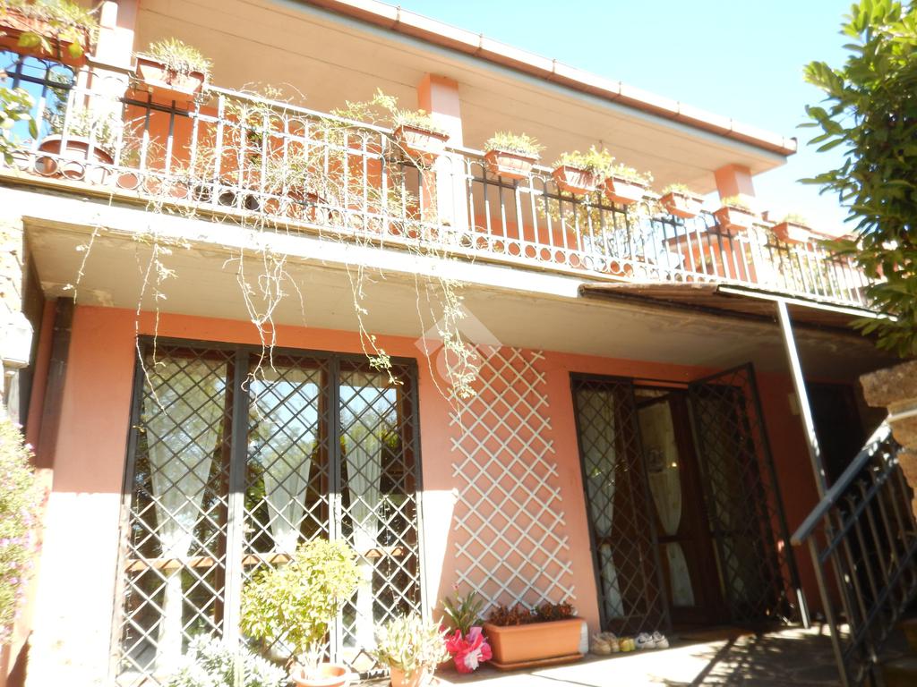 3 bedrooms Villa in Nepi, Italy No. 155214