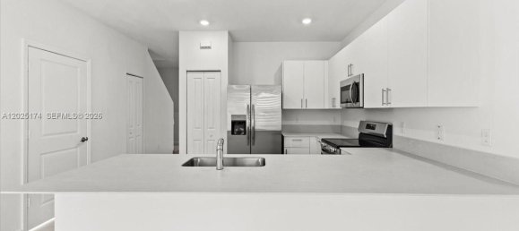 3 dormitorios dúplex en venta en Miami, Miami-Dade, Florida, USA № 615229 24