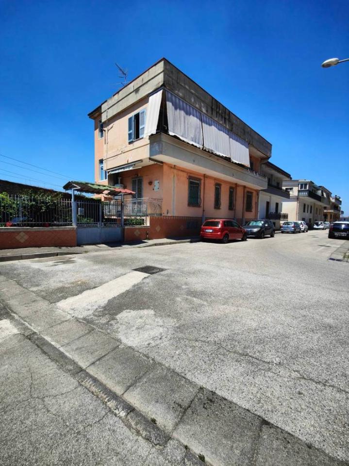 4-salle Appartement à Grumo Nevano, Italy No. 167878