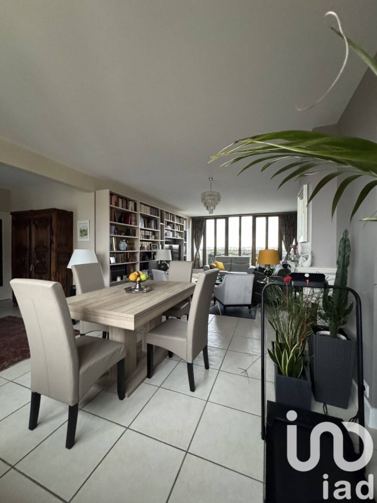 2 bedrooms Apartment in Bourges, France No. 47537