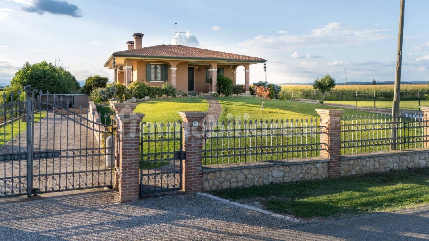 3 bedrooms Villa in Verona, Italy No. 380242