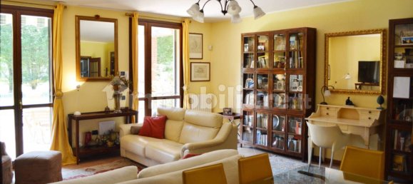 3 bedrooms Castles in Peschiera Borromeo, Italy No. 340657 2