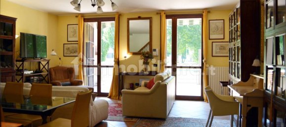 3 bedrooms Castles in Peschiera Borromeo, Italy No. 340657 4