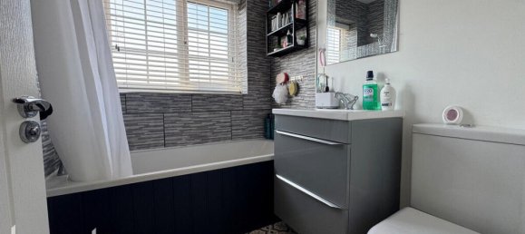 4 bedrooms House in Rainham, United Kingdom No. 4846 46