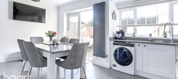 4 bedrooms House in Rainham, United Kingdom No. 4846 8