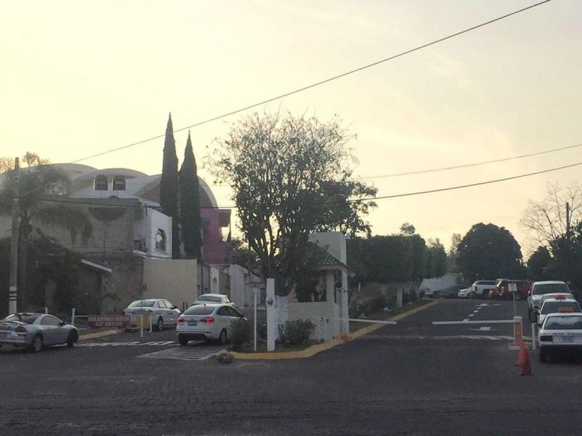  Land in Tlaquepaque, Mexico No. 204251