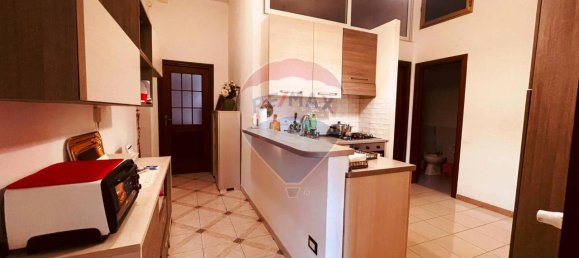 4 rooms Apartment in Naples, Italy No. 166981 3