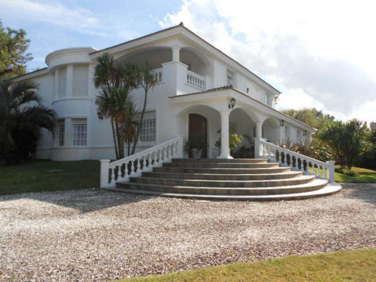 Casa de 5 dormitorios en Maldonado, Uruguay No. 4570