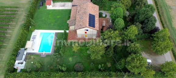 4 bedrooms Villa in Novellara, Italy No. 335954 2