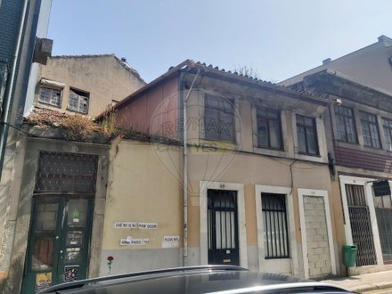 458m² Building in Porto, Portugal No. 42062