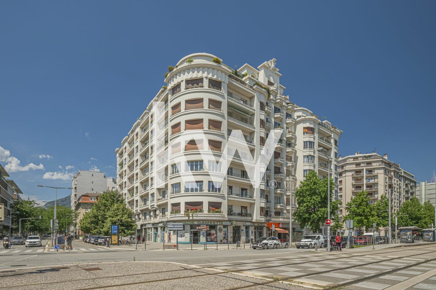 4 bedrooms Apartment in Grenoble, France No. 200653