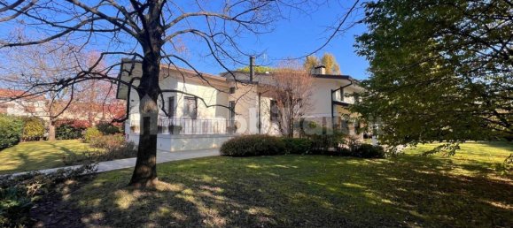 4 bedrooms Villa in Annone Veneto, Italy No. 66008 2