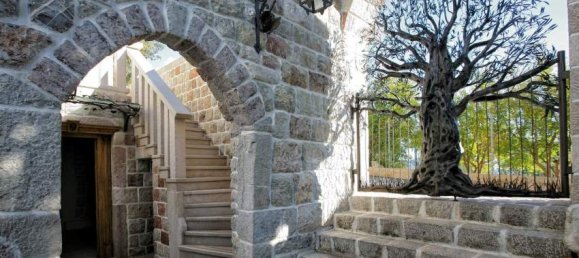 5 bedrooms Commercial property in Budva, Montenegro No. 144 18