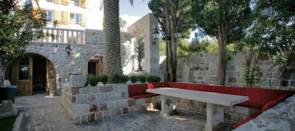 5 bedrooms Commercial property in Budva, Montenegro No. 144 2