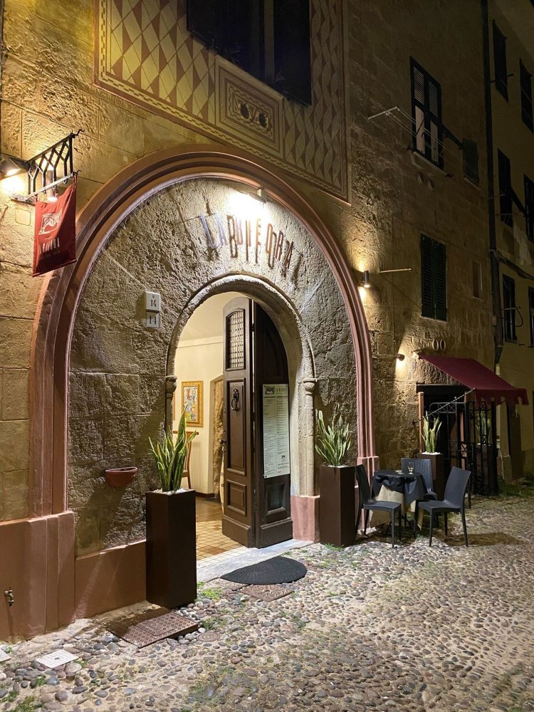 Gewerbliche Immobilie in Alghero, Italy 240m², Nr. 347641