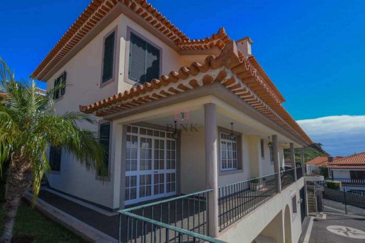 3 bedrooms Villa in Funchal, Portugal No. 333