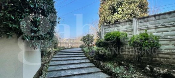 Penthouse de 9 divisões em Senago, Italy N.º 38722 2