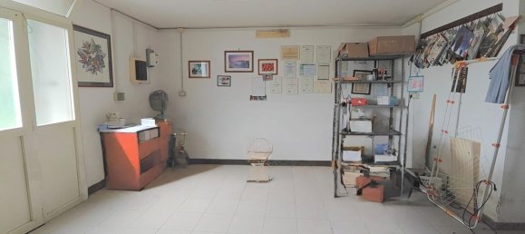 58m² Commercial property in Naples, Italy No. 312874 4