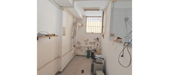 58m² Commercial property in Naples, Italy No. 312874 8