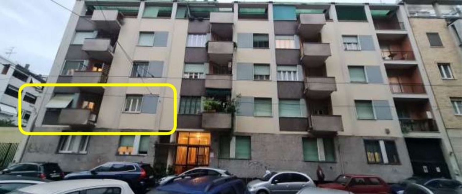 3 rooms Apartment in Milan, Italy No. 245406