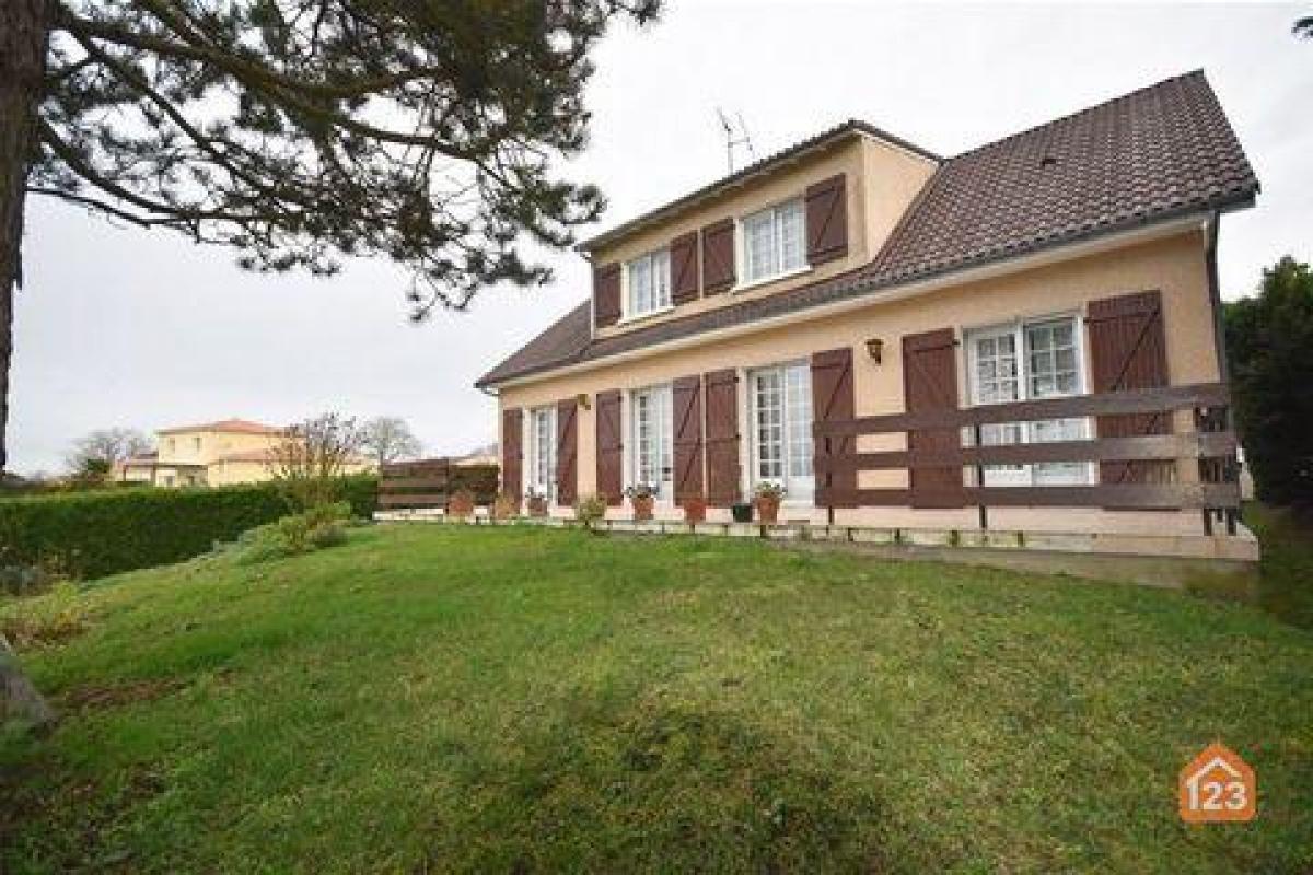 4 chambres Maison à Mirebeau, France No. 25864