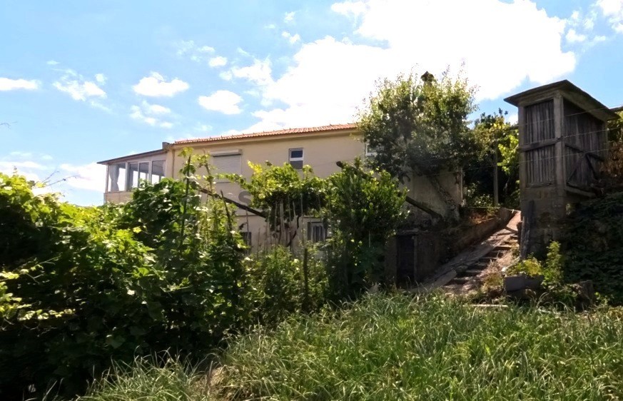 Casa de 3 dormitorios en Resende, Portugal No. 287081