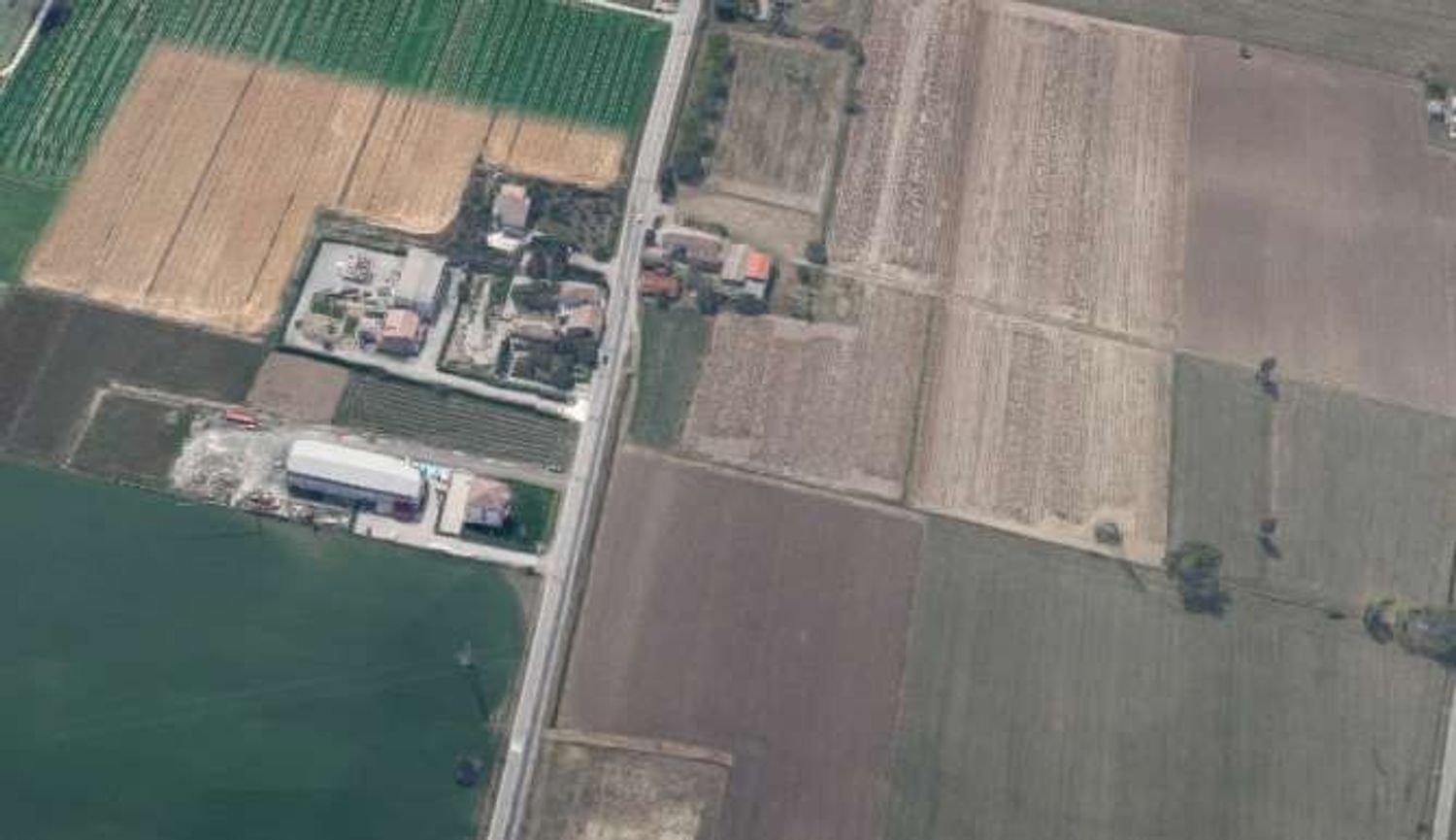 279m² Warehouse in Parma, Italy No. 308110