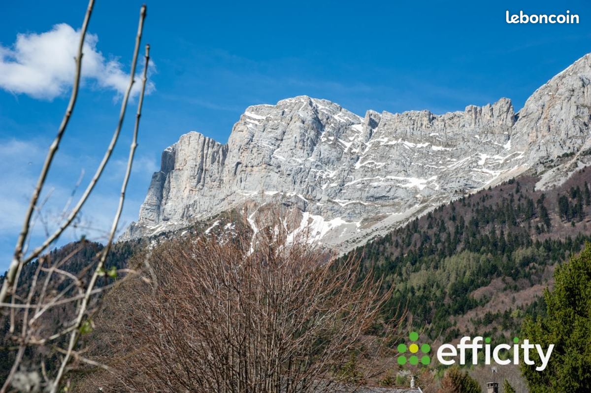 976m² Land in Le Gua, France No. 93810