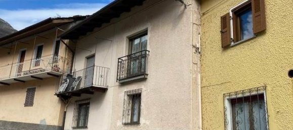 8 rooms House in Issogne, Italy No. 86718 2