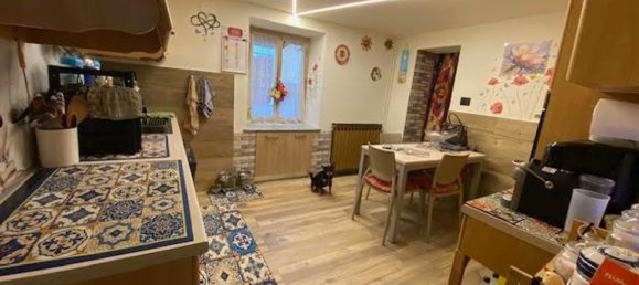 8 rooms House in Issogne, Italy No. 86718 6