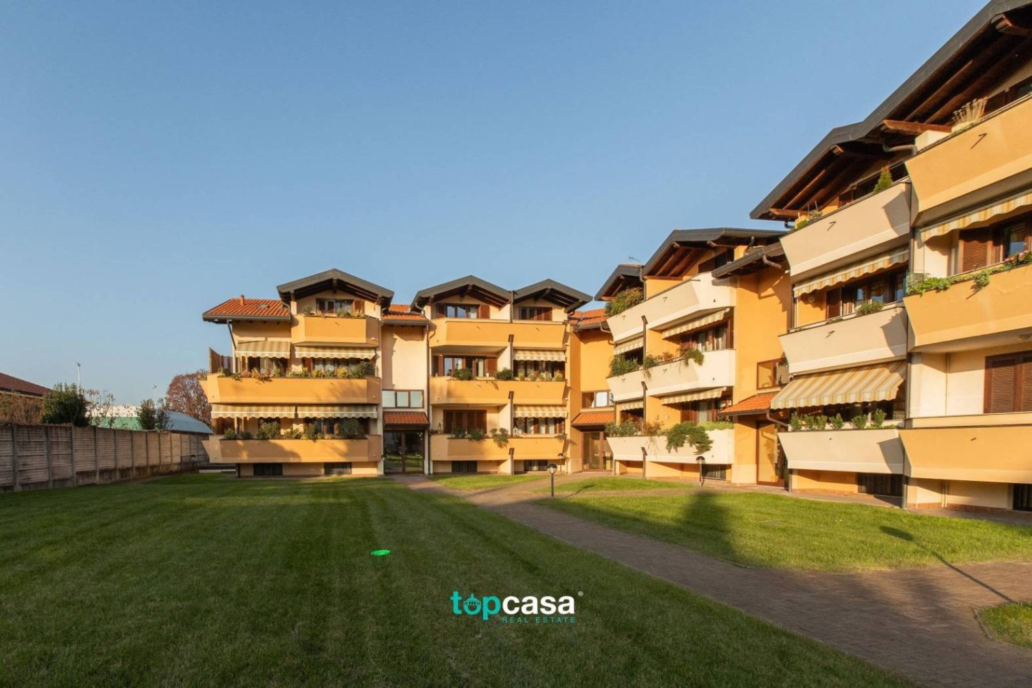 2 chambres Duplex à Vanzaghello, Italy No. 25169