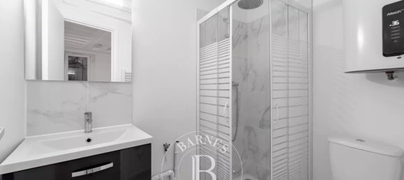 Studio in Paris, France No. 149577 4